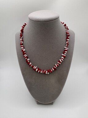 Vintage Red White Quartz Chip Necklace Barrel Clasp 16” Beaded Strand Retro Bold